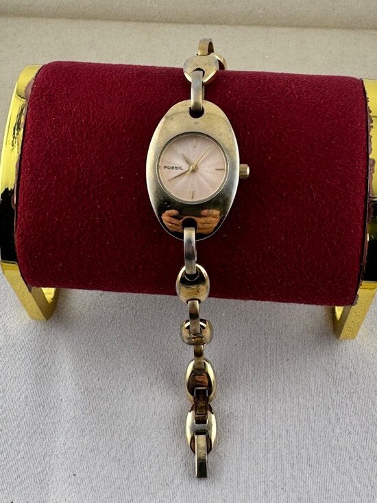 Vintage Fossil Women’s Mariners Link Gold all Stainless steel Watch main image 9